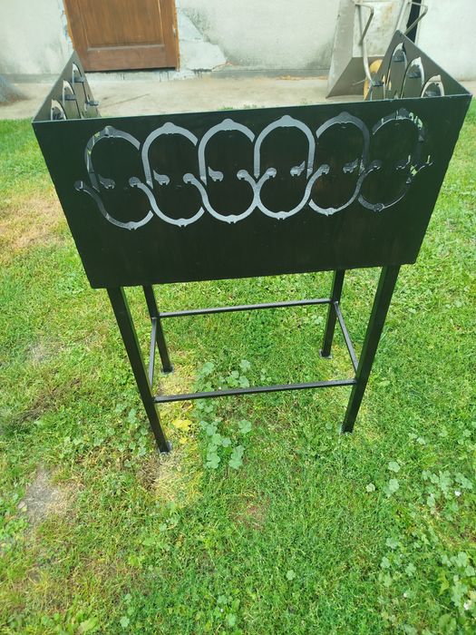 Grill ogrodowy Solidny