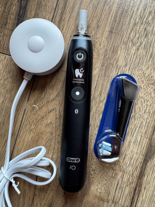 Szczoteczka do zębów Oral-b IO7 czarna
