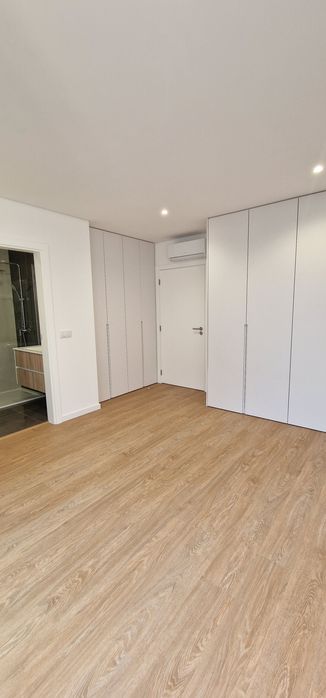 Aluga-se moradia em banda T3 (acabada de construir)