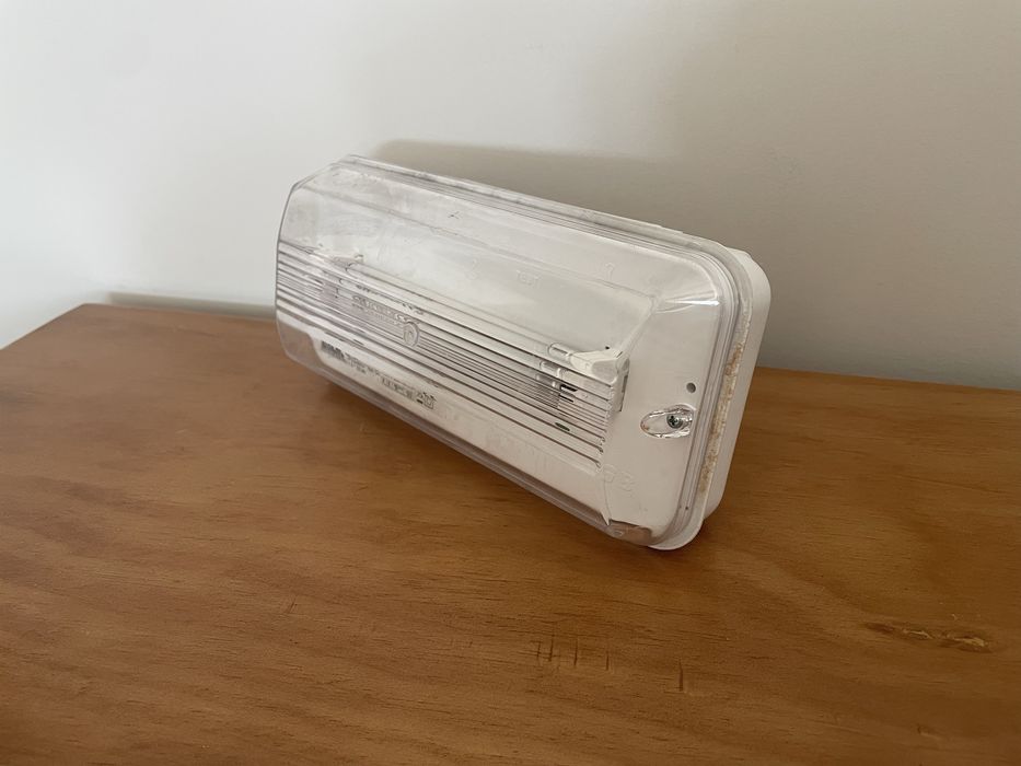 Luz de saída de emergência64551470189570120