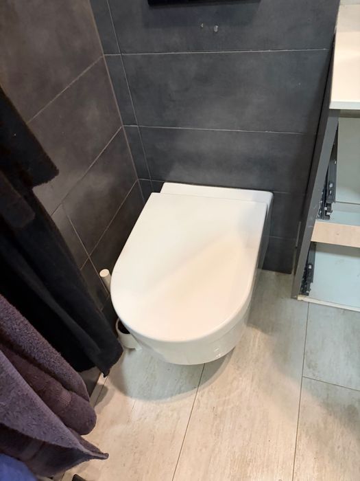 WC miska do podwieszenia na stelażu