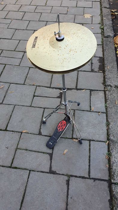 Музичні тарілки MAXTONE на стійці.