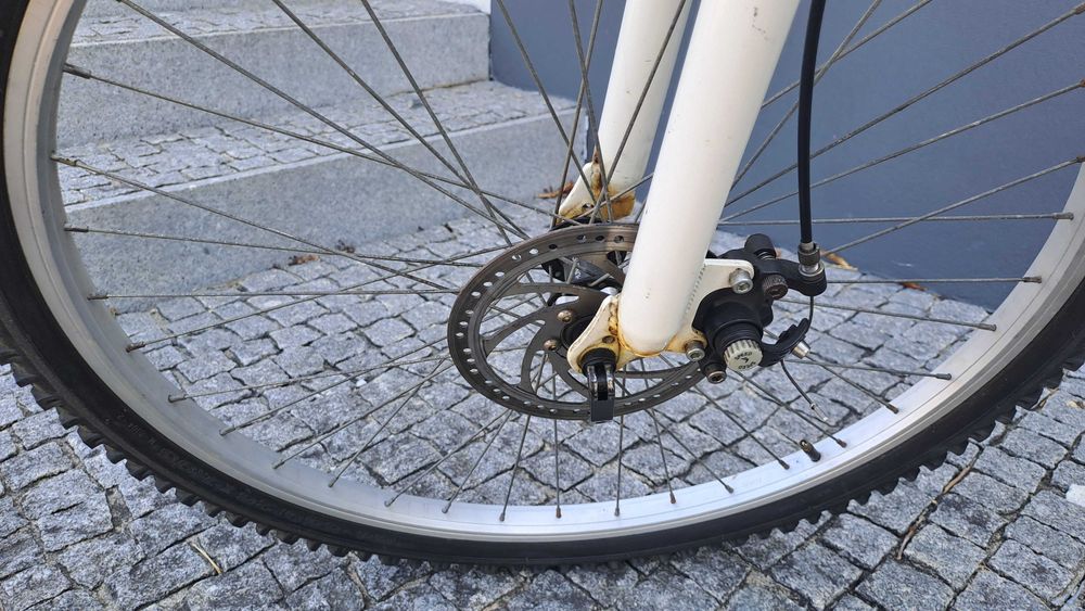Bicicleta de Montanha em Alumínio – Dupla Suspensão & Travões de Disco
