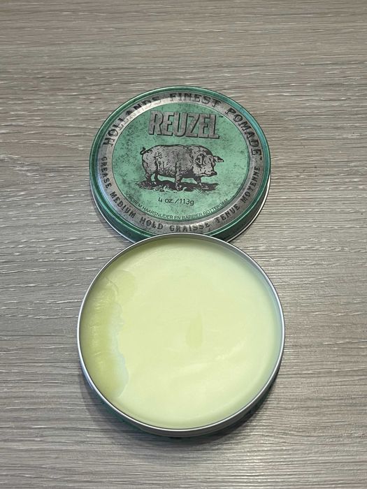 pomada wodna Reuzel zielona grease medium hold