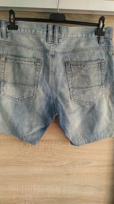 Dżinsowe szorty męskie