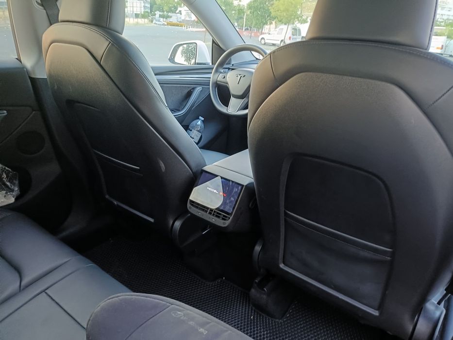 Tesla Model Y — fotografia 10