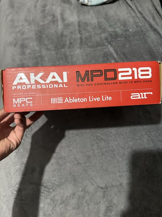 AKAI MPD218 – Controlador MIDI