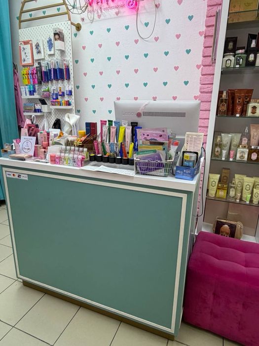 Вітрини шафи для магазину косметики