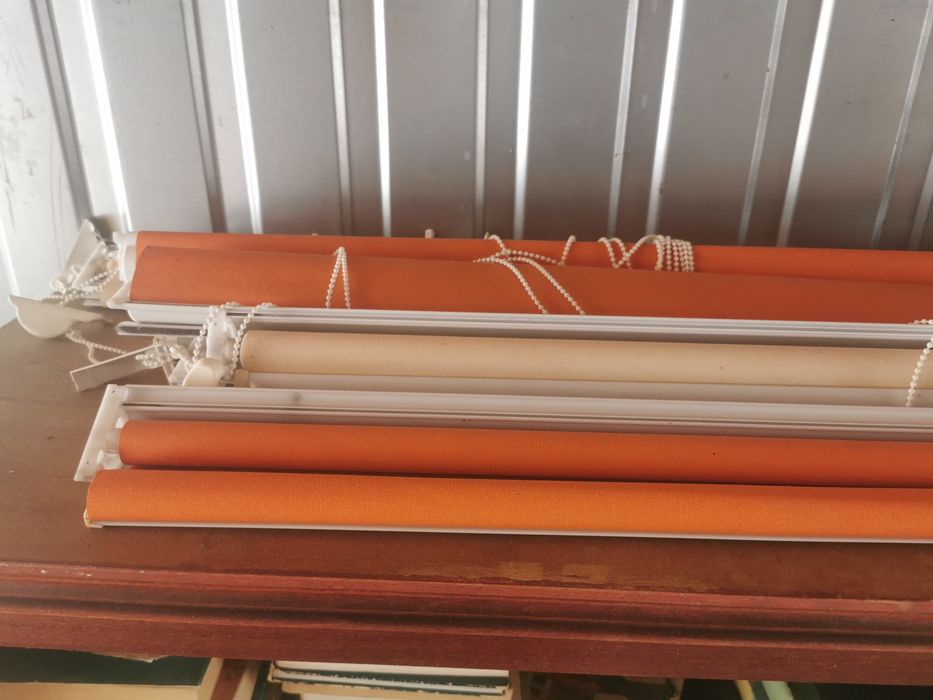 Rolety na okna  pomarańcowe