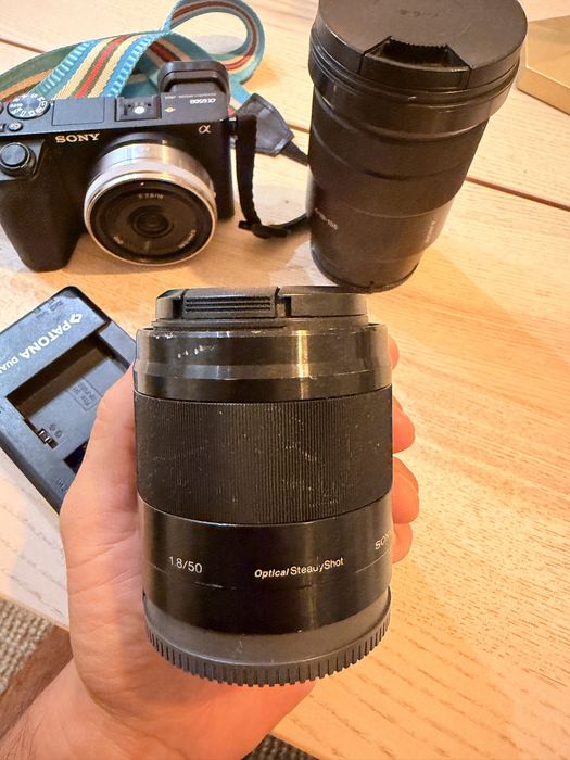Sony A6500 + 18-105mm G + 50mm F1.8 + 16mm F2.8 + 3 Baterias