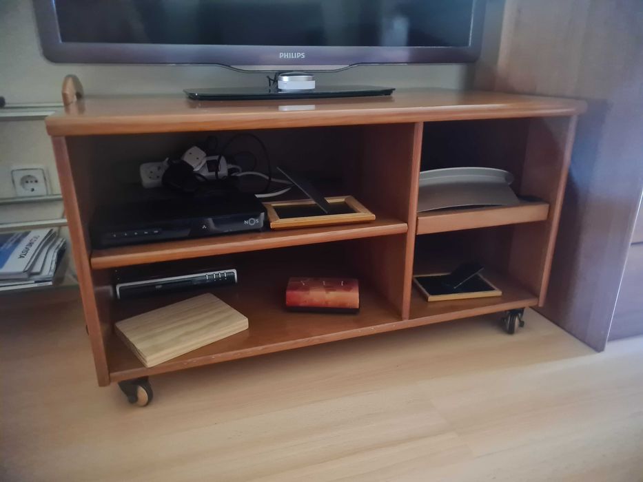 Móvel de TV em madeira maciça