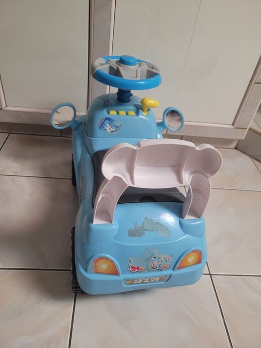 Auto- samochód- jeździk- chodzik