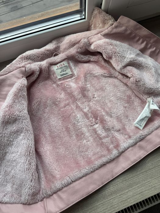 Рожева шкіряна куртка з утепленням 104-110