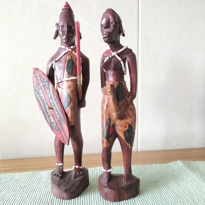 Estatuetas madeira indígenas par altura 24 cm