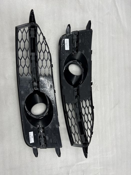 Решітки бампера Audi A7 12-14 r , нові оригинал 4G8807682C 4G8807682C
