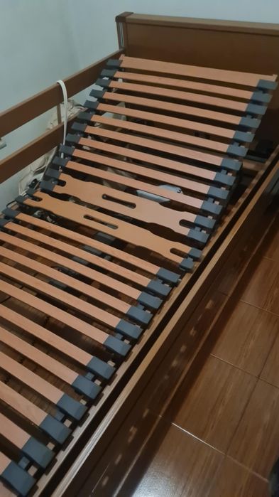 Cama articulada elétrica e elevatória