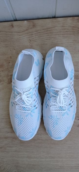 Buty sportowe damskie 39-25 cm