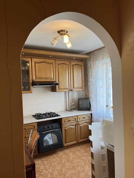 Продам   2-кімнатну квартиру в цегляному будинку, (район готелю «Градецький»)