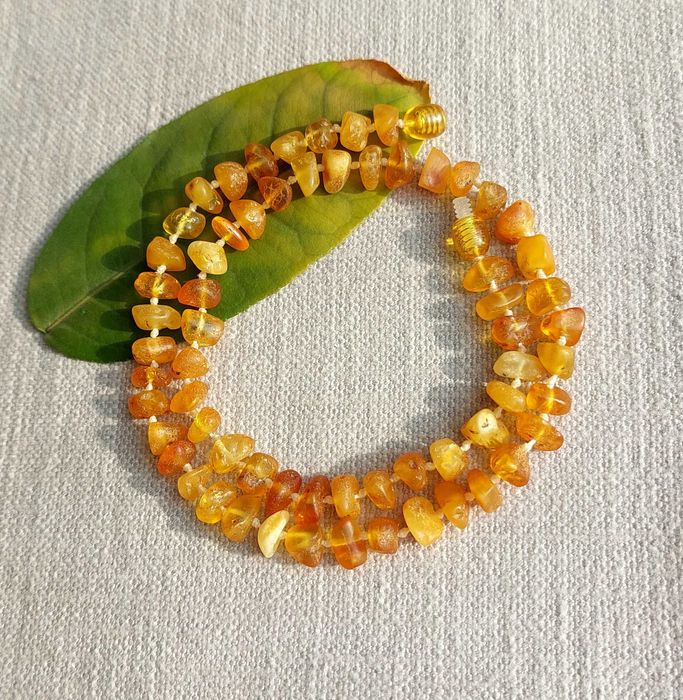 Вишукане янтарне кольє, изящные лечебные янтарные бусы
