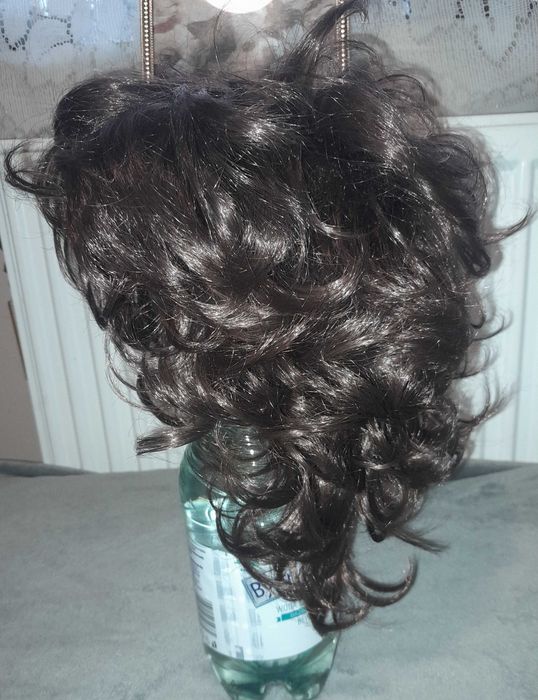 Sprzedam nową, sztuczną perukę.