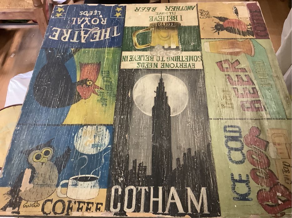 Mesa  de madeira maciça e bancos da loja kare