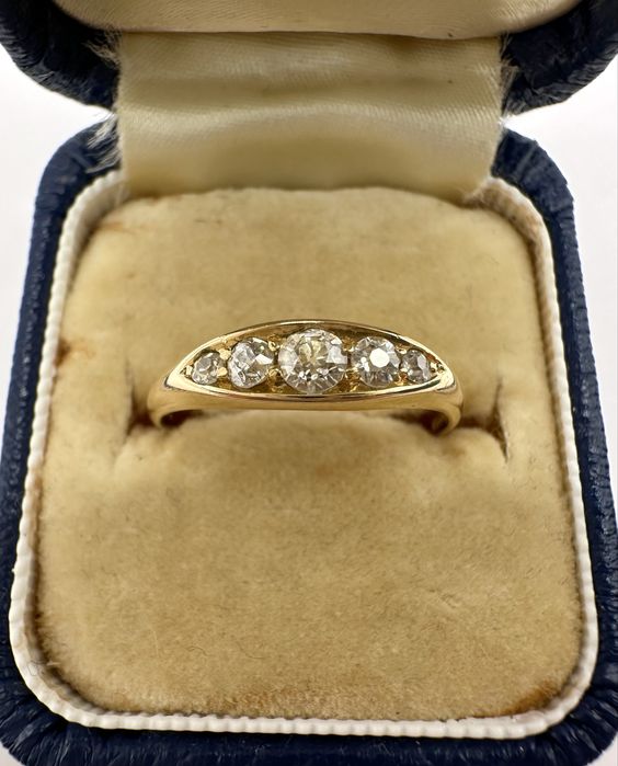 Złoty pierścionek antyk 750 z diamentami 0,33ct