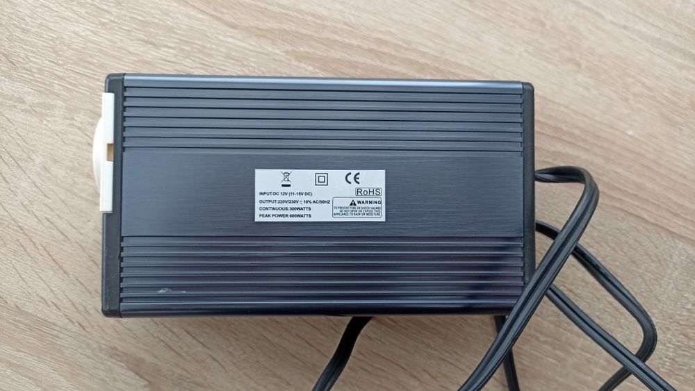 Інвертер, перетворювач напруги з  12 вольт у 220V. 300W