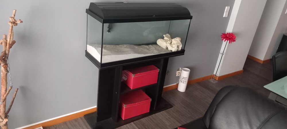 Aquário com armário