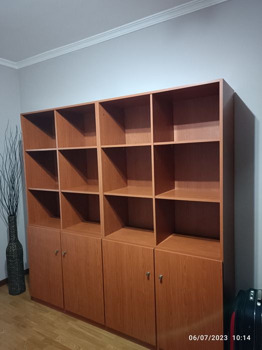 2 mesas de centro,móvel de escritorio,guarda fatos