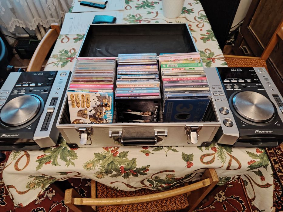 Pioneer cdj 200 plus walizka z CD 50 szt