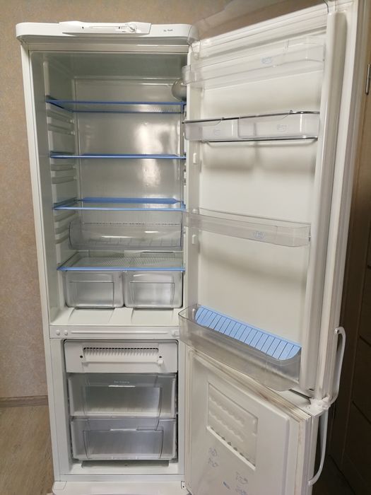 Холодильник INDESIT C138NFG: 2 100 грн. - Холодильники Київ на Olx