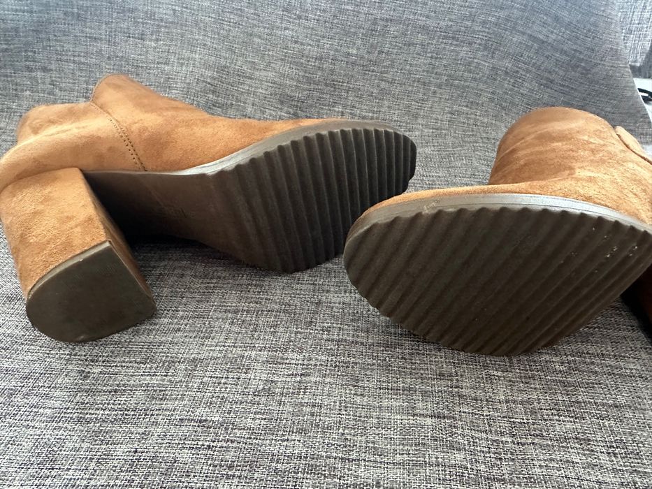 Botki na szerokim obcasie