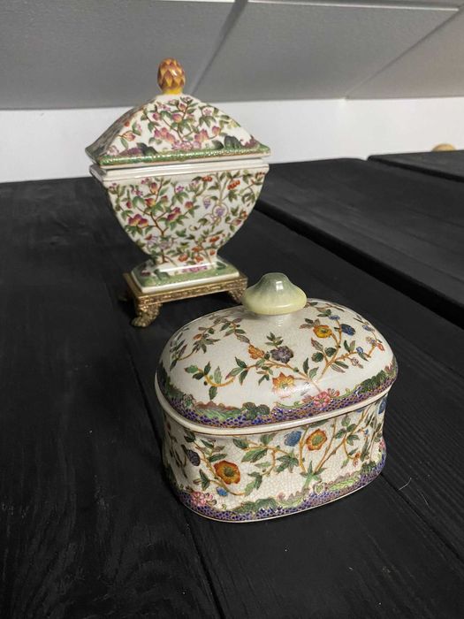 Conj. 2 caixas/urnas decorativas Wong Lee 1895(vendo individualmente)