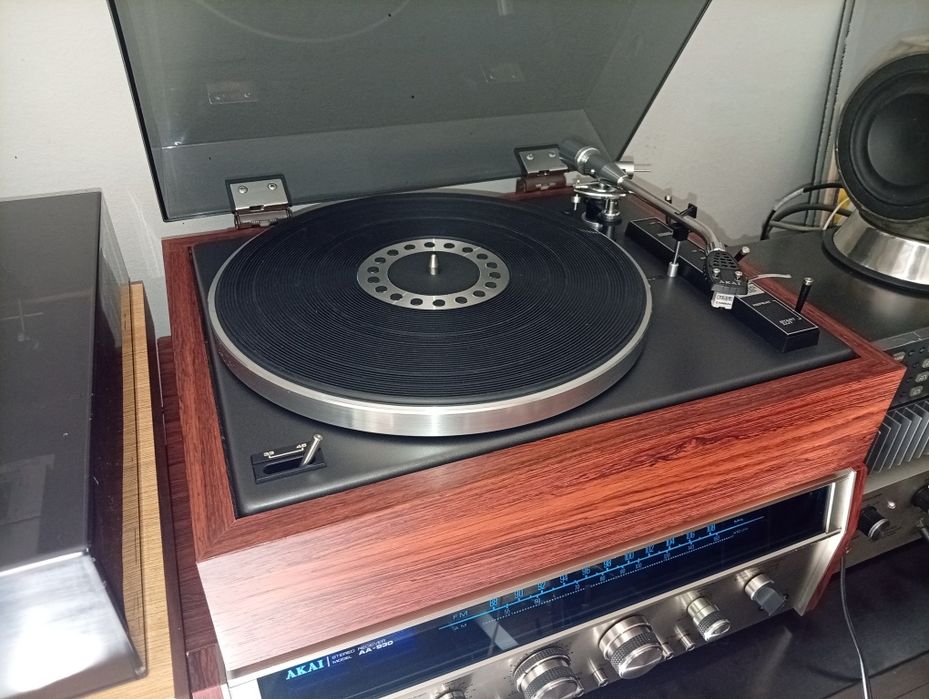 Gira Discos Akai