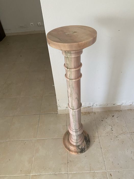 Coluna em Mármore Rosa