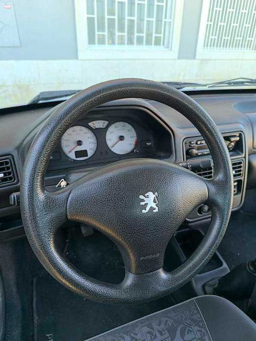 Peugeot 106 1.1 Quiksilver - Estimado em garagem!