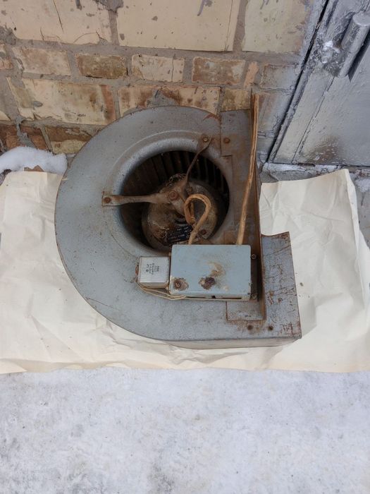 Вытяжка Улитка СССР 220в 350ват 1200 оборотов.