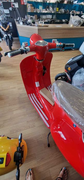 Vespa 3000W 100% Elétrica  !