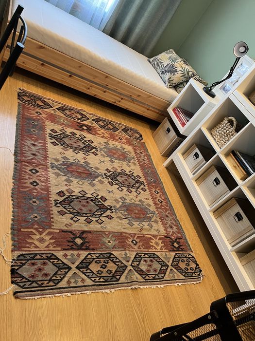 Movel c escadas p toalhas wc , carpetes varios mantas Alentejanas