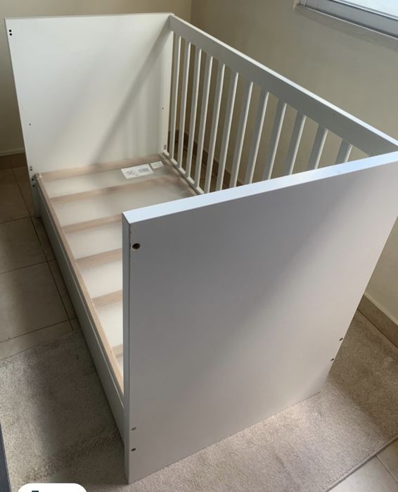 Berço com colchão ikea