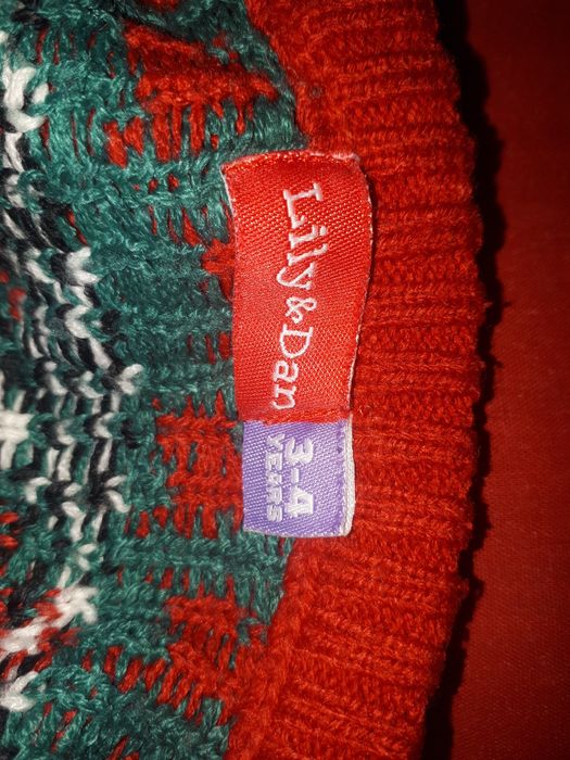 Sweterek z motywem świątecznym  na 3-4lata