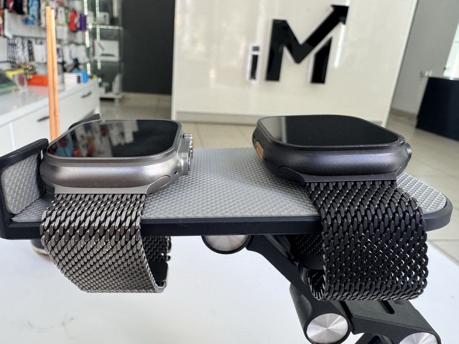 Apple Watch Ultra 2 49 Black Natural Titanium Milanes Loop MX5V3 MX5R3