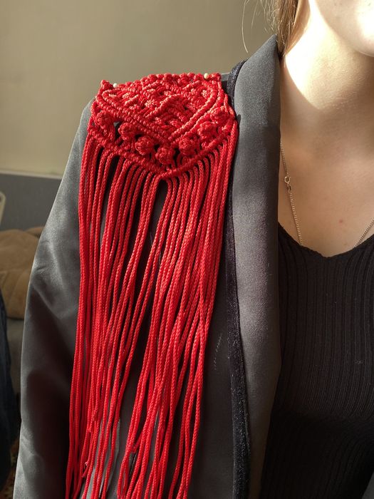 Брошка макраме в етно-стилі