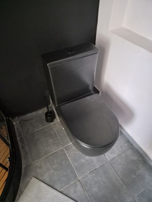 WC kompakt czarny mat + deska wolnoopadająca