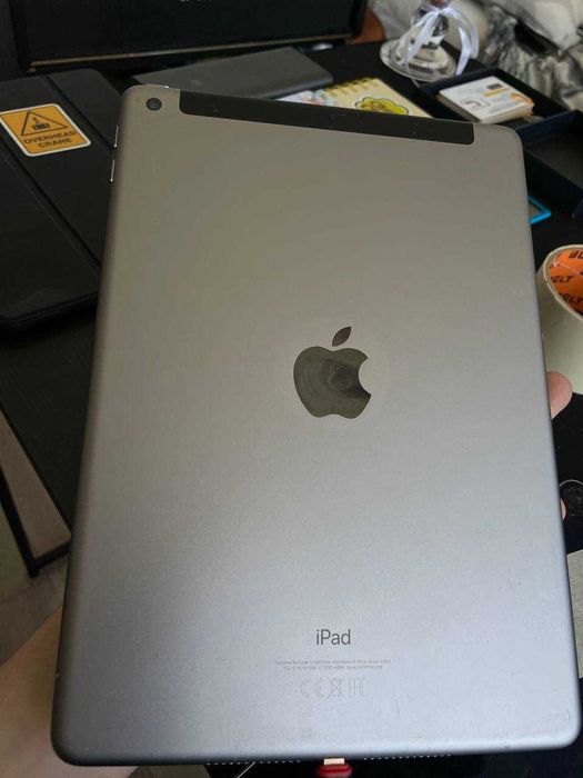 iPad 6 32gb працює