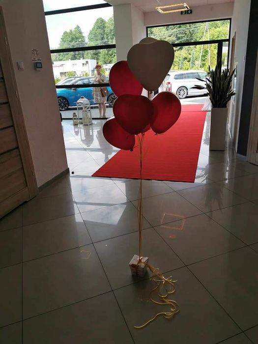 Pompowanie balonów helem hel