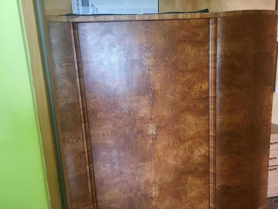 Elegancka, stara czterodrzwiowa szafa