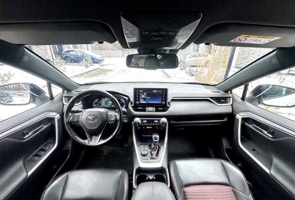 Toyota RAV4 2020 року