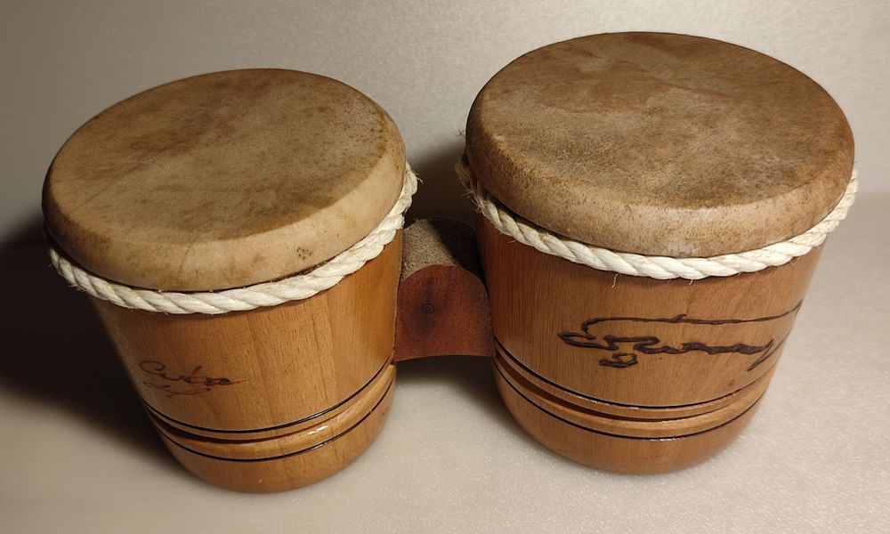 Bongôs de madeira Cuba