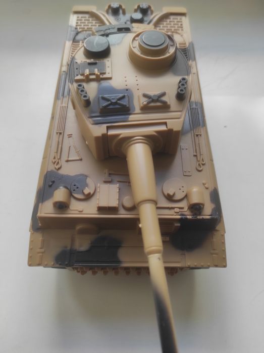 Танк на радіоуправлінні.